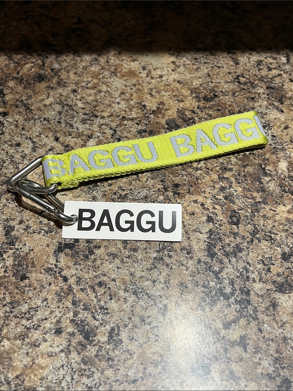 BAGGU Logo Keychain In Citron - Picture 4 of 6
